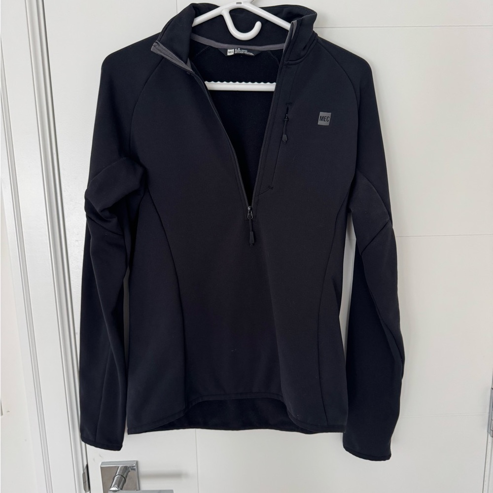 MEC black Quarter-Zip Pullover fleece. Fitted style in a size M